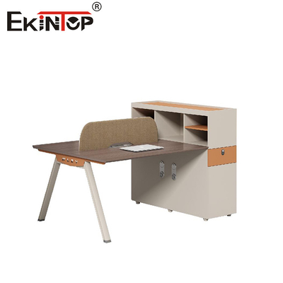 دفتر کار کارکنان با صفحه نمایش حریم خصوصی و کابینت ذخیره سازی سبک مدرن