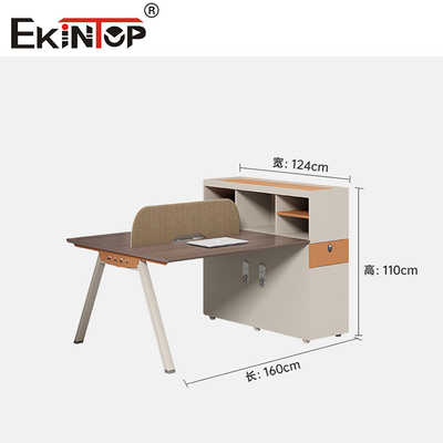 دفتر کار کارکنان با صفحه نمایش حریم خصوصی و کابینت ذخیره سازی سبک مدرن